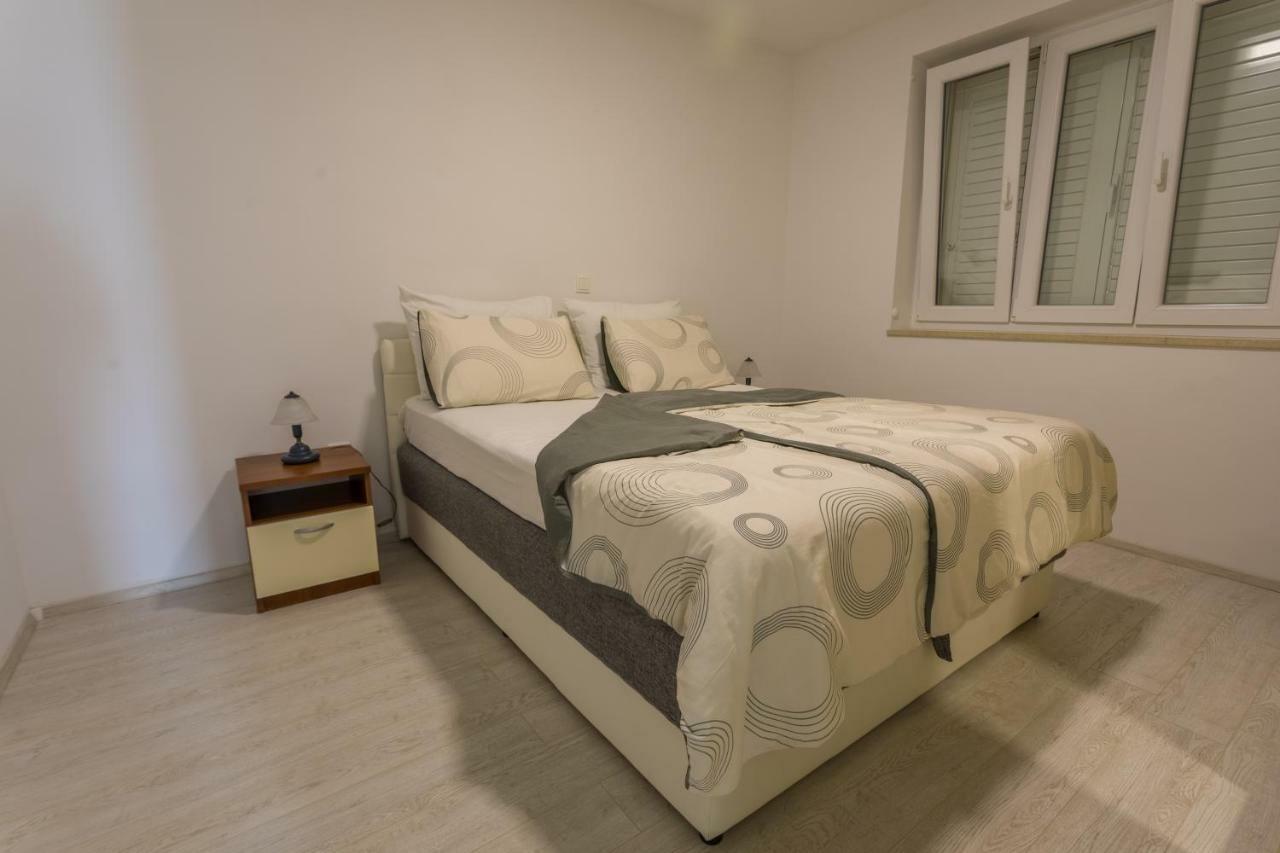 Apartmani Marija Jakir Brela Exterior photo