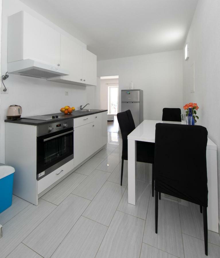 Apartmani Marija Jakir Brela Exterior photo